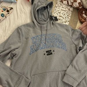 Men’s under Armour hoodie
